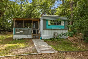 beach trailer for sale - Coastal 2-Bedroom in Heart of Emerald Isle!