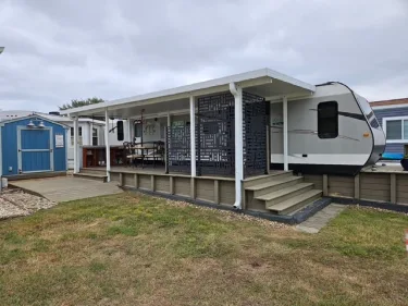 beach trailer for sale - Very Nice 2017 Jayco 38' Travel Trailer w/ Storage Shed and Covered Deck